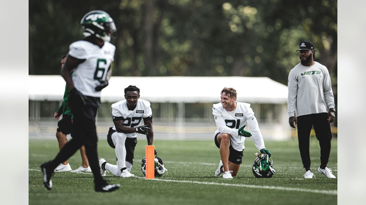 Jets' Michael Carter Goes to Bat for RB Brethren