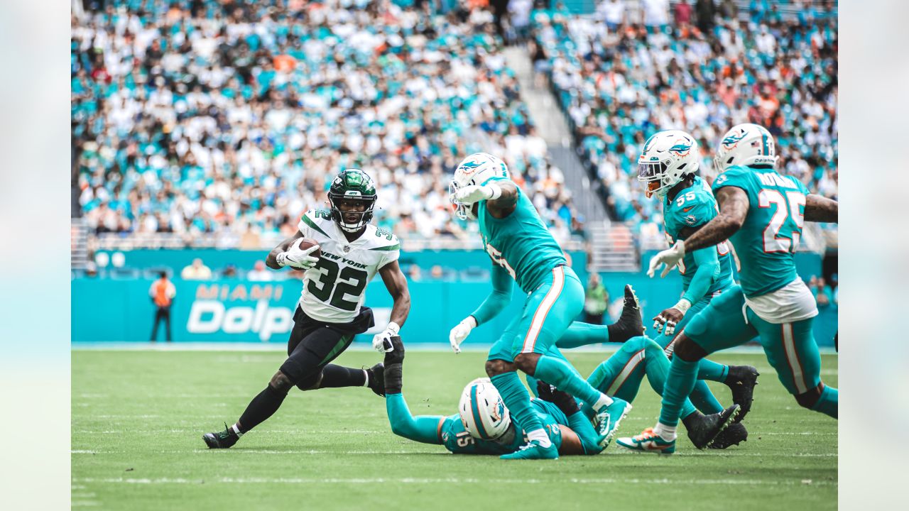 Jets RB Breece Hall supports Wichita flag football league