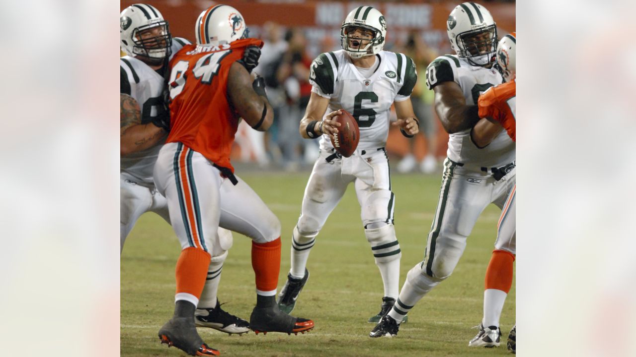 Miami Dolphins play New York Jets in NFL game