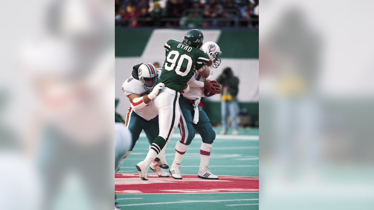 \ud83c\udfc8On November 29, 1992 New York Jets defensive end Dennis Byrd is ...