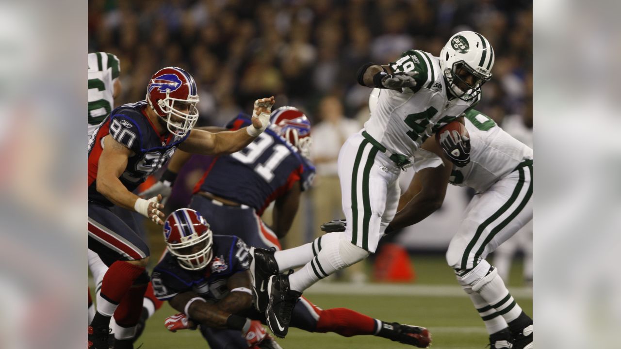 New York Jets fullback Tony Richardson (49) runs for a 14 yard