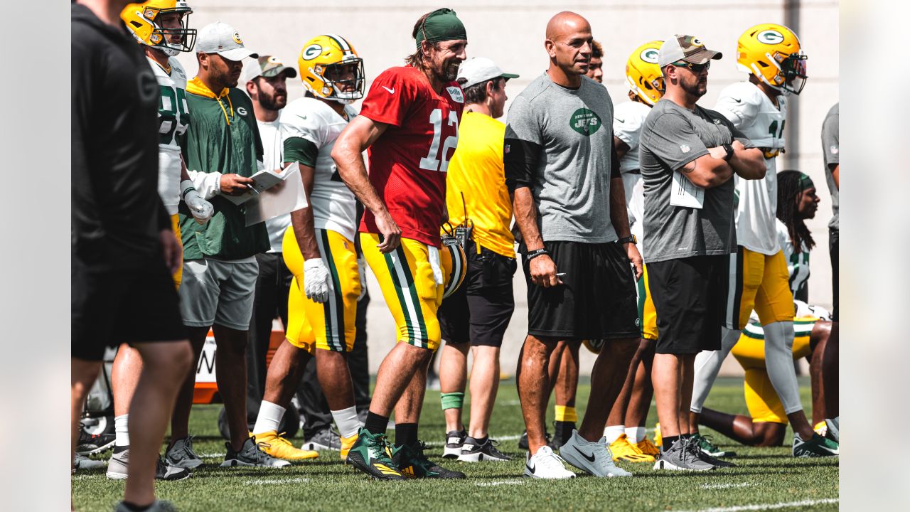 Aaron Rodgers imparts wisdom during New York Jets training camp