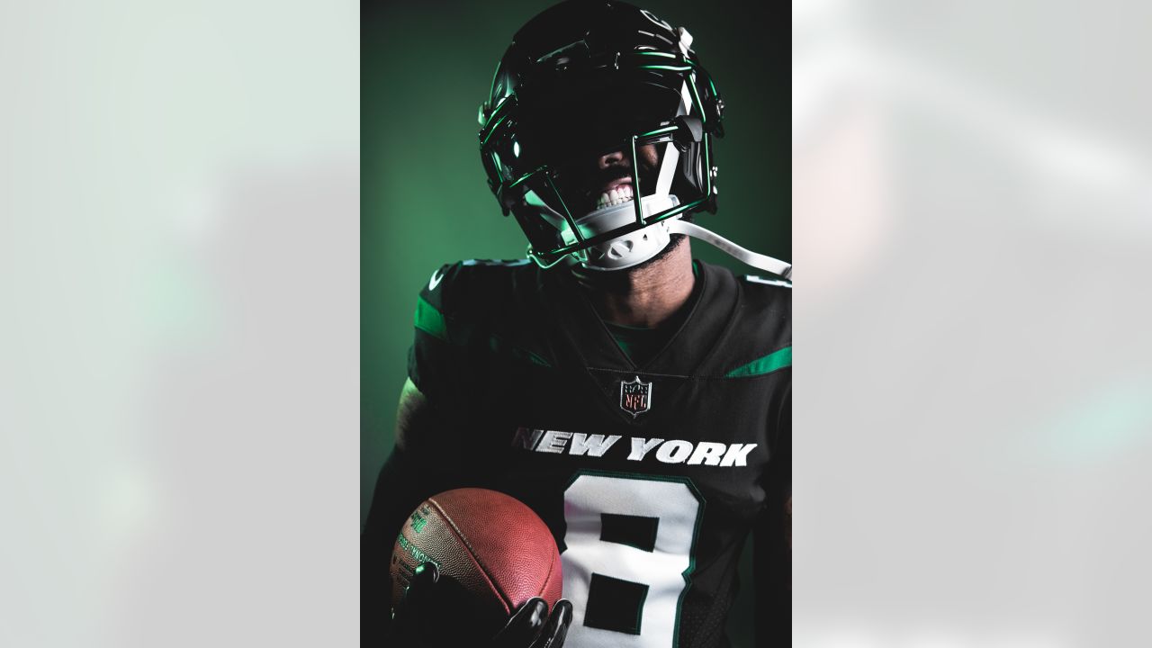 Jets unveil 'stealth black' alternate helmets for 2022