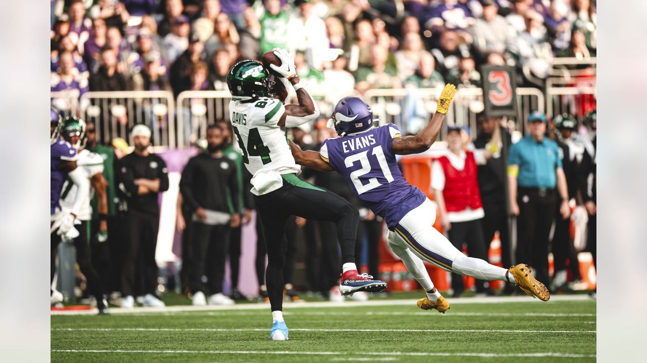 Vikings' defense holds on late in 27-22 win over Jets