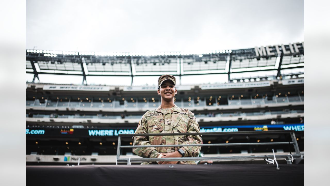 DVIDS - Images - New York Jets Salute to Service Game 11/14/21 [Image 7 of  7]