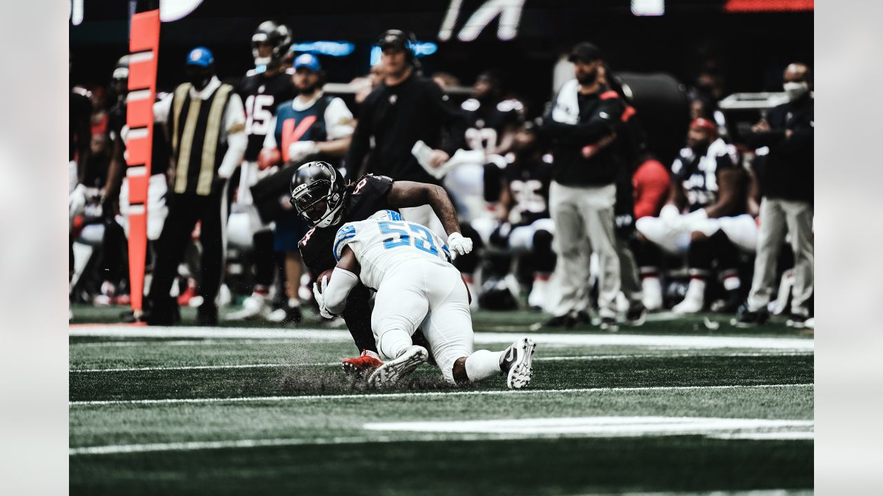 The Detroit Lions need to extend Charles Harris immediately