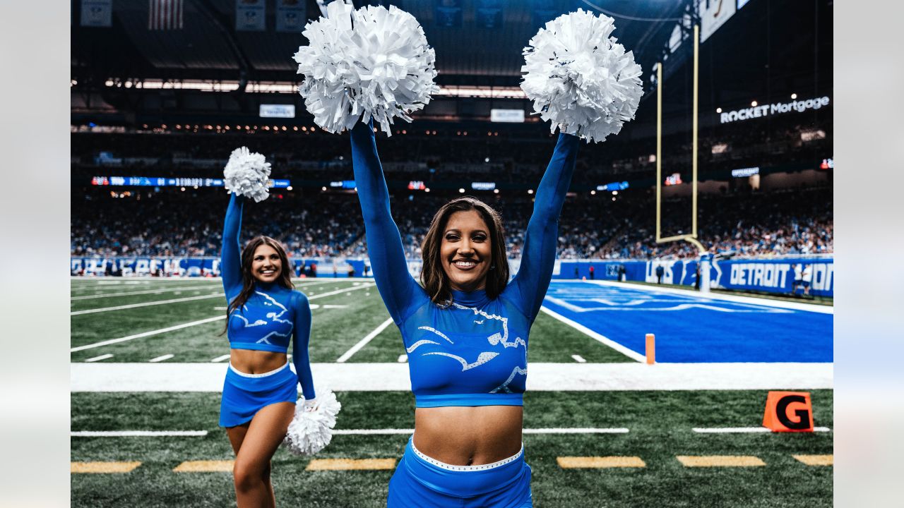 Lions vs. Giants: Cheer Photos