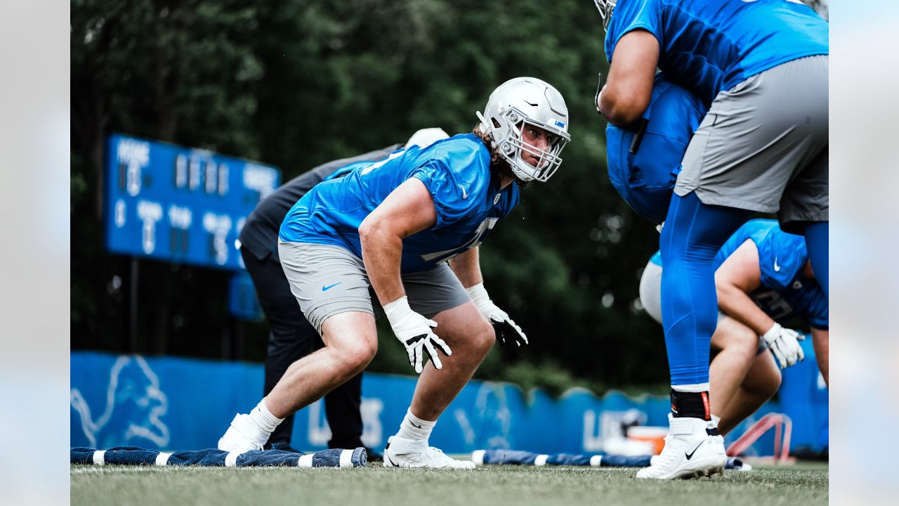 Lions C Frank Ragnow helped off field with right leg injury