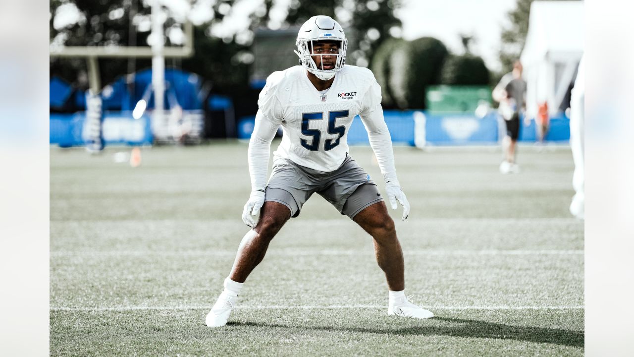 Detroit Lions' Jahlani Tavai carries the ball after making a catch during  NFL football training camp practice in Allen Park, Mich., Friday, Aug. 21,  2020. (Daniel Mears/The Detroit News via AP, Pool