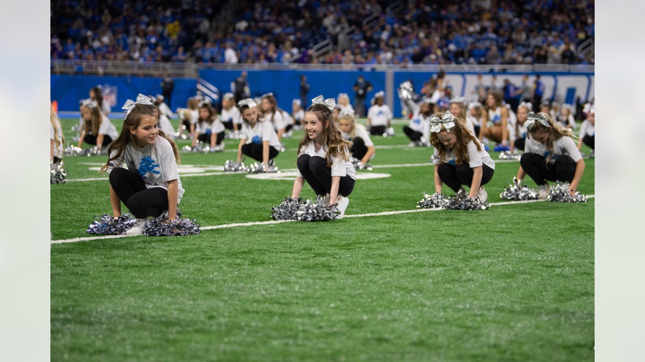 2022 Junior Cheerleaders halftime performance