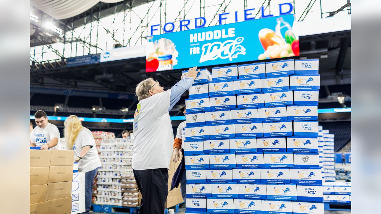 Lions Huddle for 100 photos