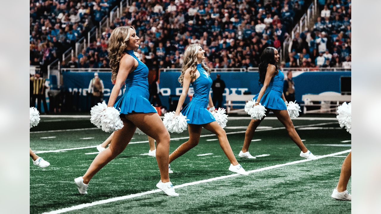 Lions vs. Bills: Cheer Photos