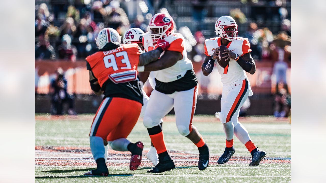 Offensive lineman Tyrese Robinson runs official 5.25-second time in 40-yard  dash at the 2022 combine