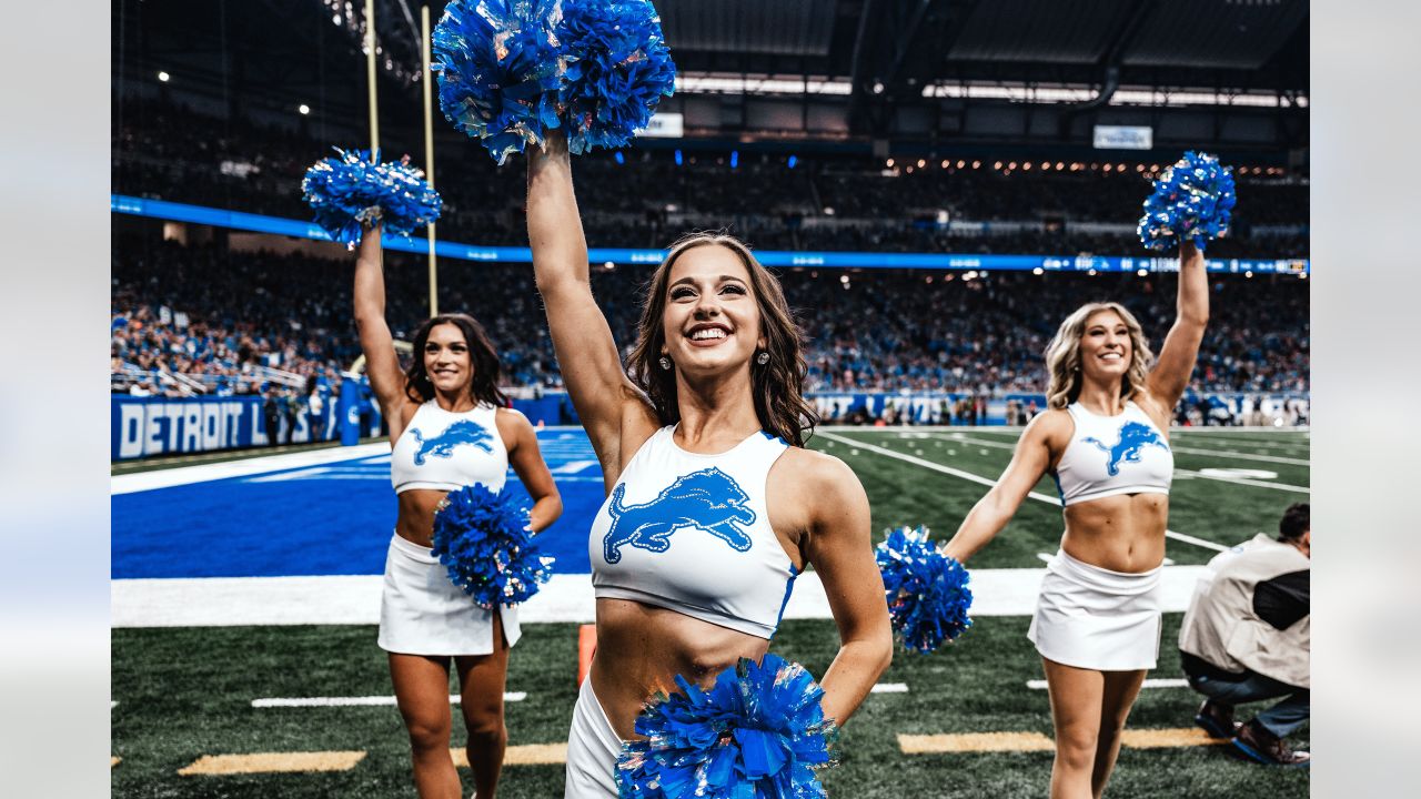 Lions vs. Seahawks: Cheer Photos