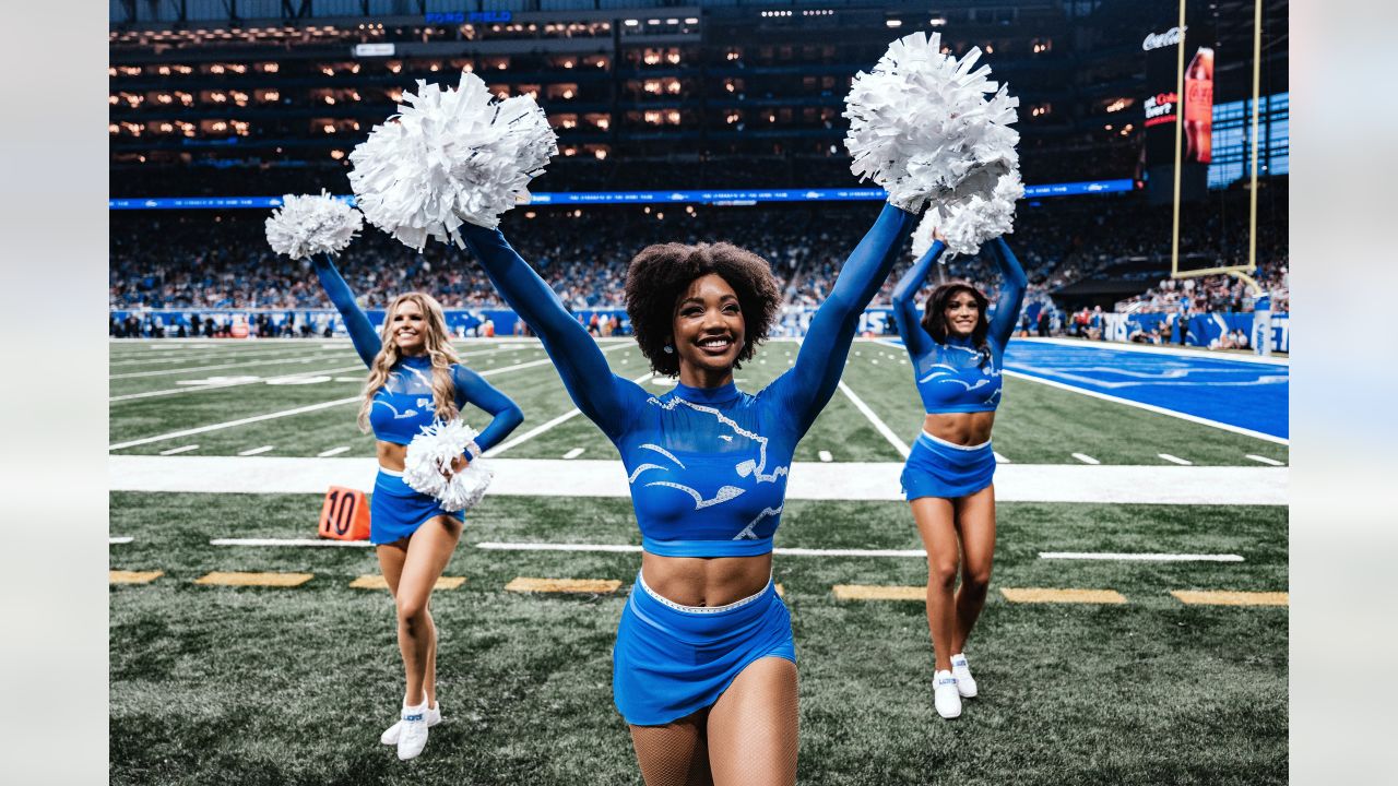 Lions vs. Giants: Cheer Photos