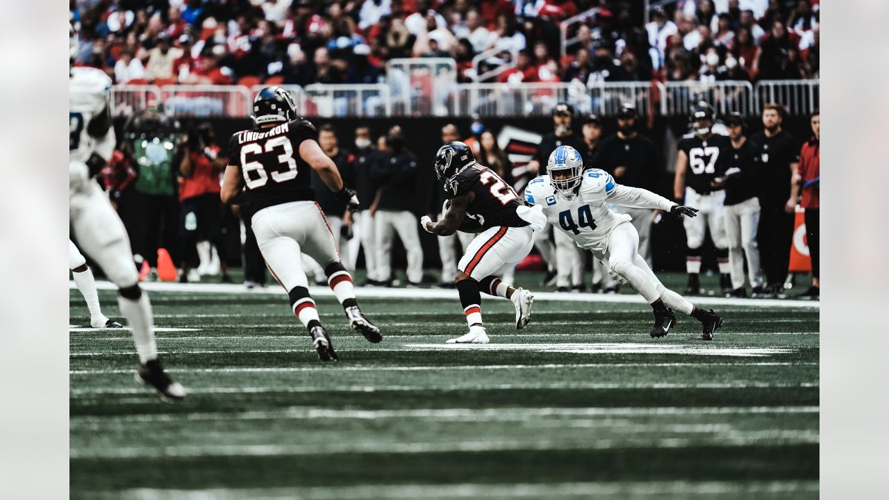 Detroit Lions PR on X: Since joining the @Lions in 2021, LB  @AlexAnzalone34 is 1-of-3 @NFL LBs to produce at least: - 150 tackles - 10  PDs - 2.0 sacks - 1