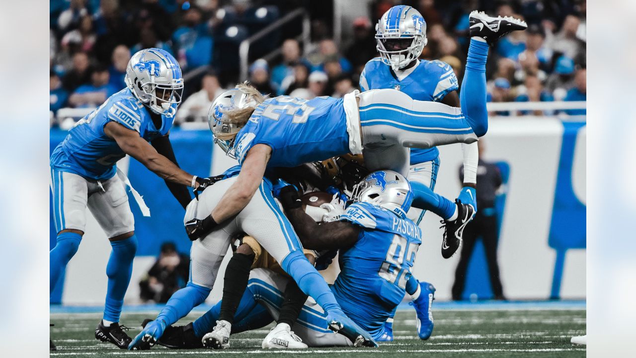 Lions' Alex Anzalone running through past adversity, ball carriers on way  to career season