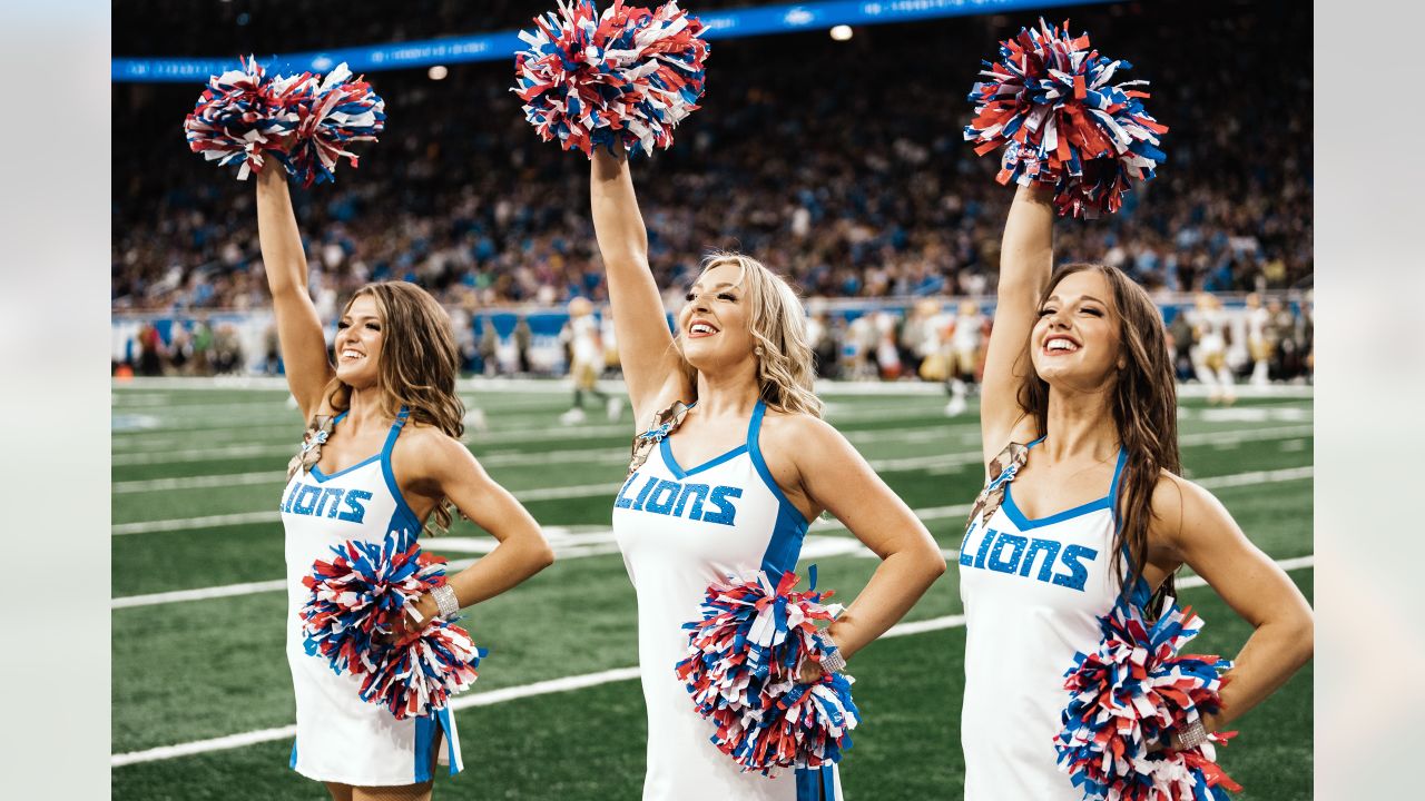 Lions vs Packers: Cheer Photos