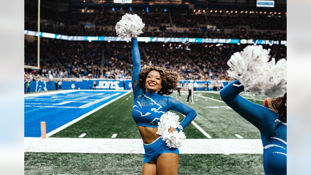 Lions vs Packers: Cheer Photos