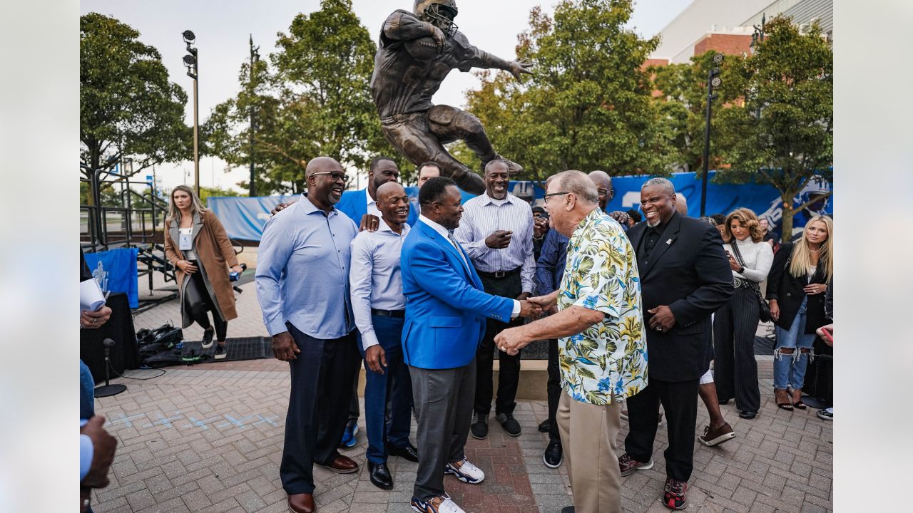 PHOTOS: First look at the new Barry Sanders statue at Ford Field - Pride Of  Detroit