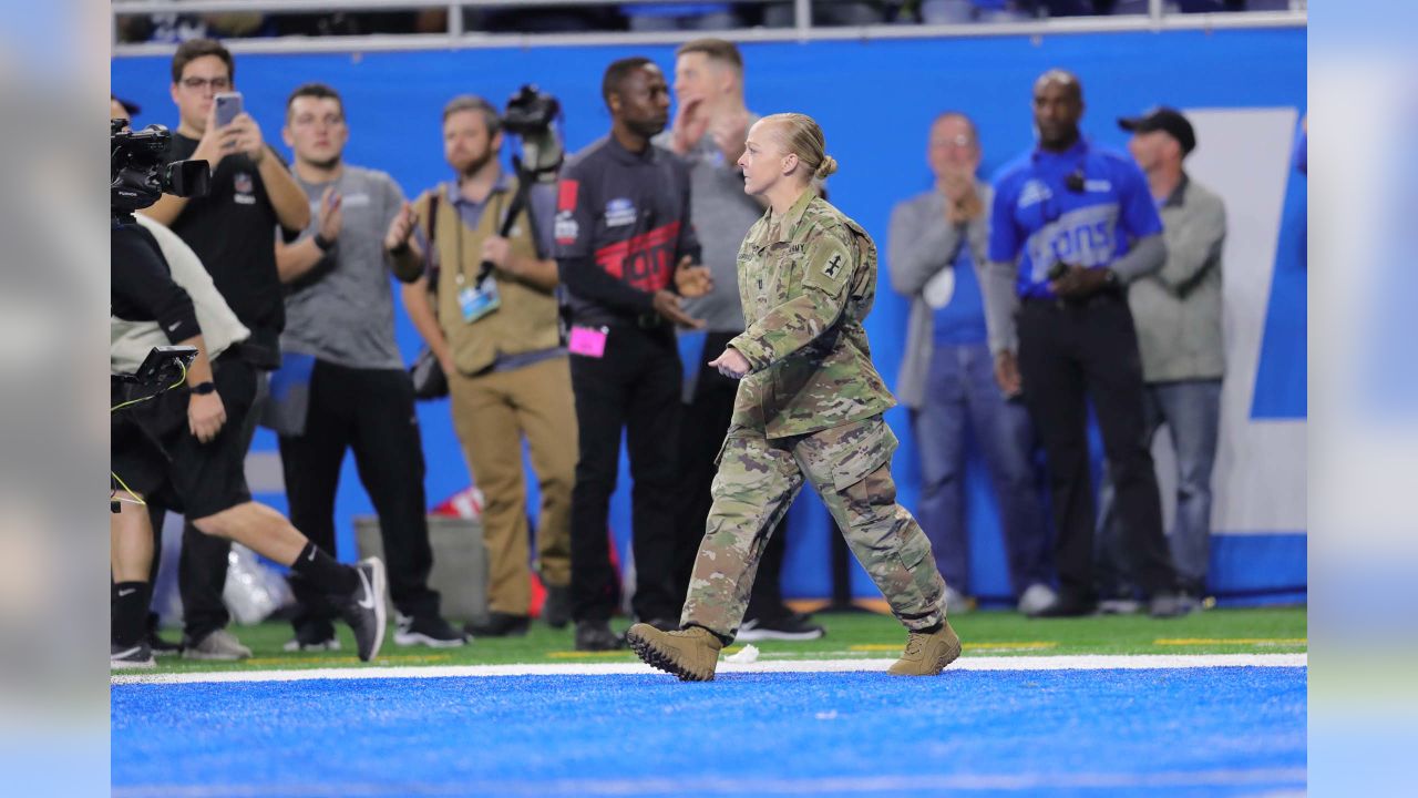 DVIDS - Images - 2019 Buffalo Bills Salute to Service Game: Pregame  Ceremony [Image 3 of 8]