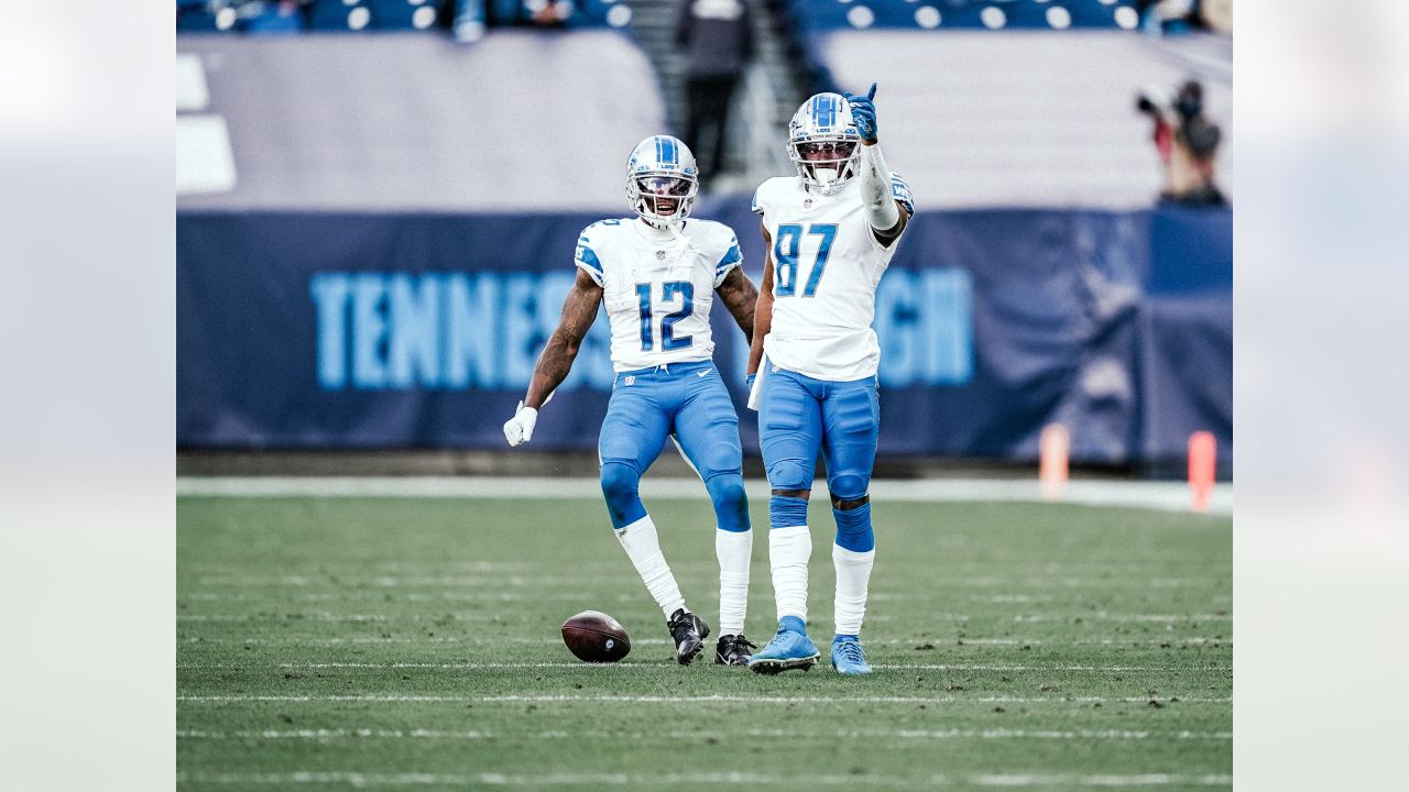 Tennessee Titans vs Detroit Lions - 2012, The inside of LP …