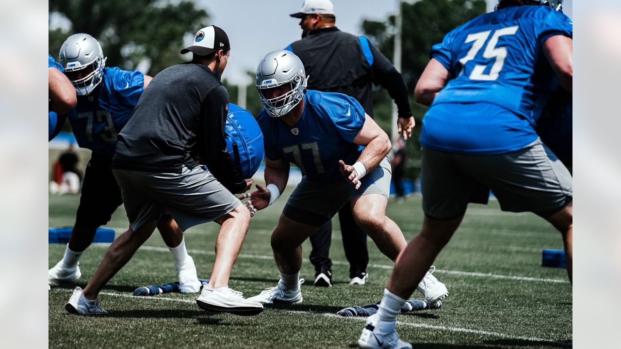 Detroit Lions offensive tackle Obinna Eze runs a drill during an NFL  football practice in Allen Park, Mich., Monday, June 12, 2023. (AP  Photo/Paul Sancya Stock Photo - Alamy