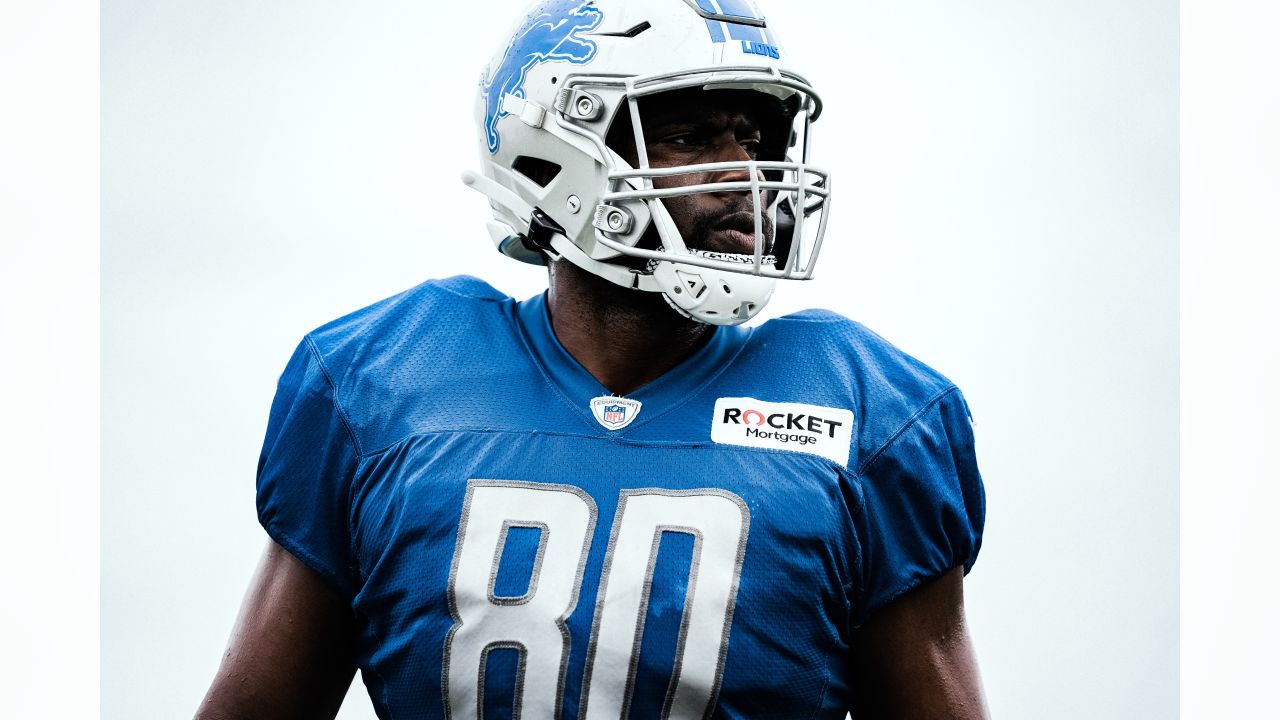 Penei Sewell allows early sack, bounces back in Detroit Lions debut 