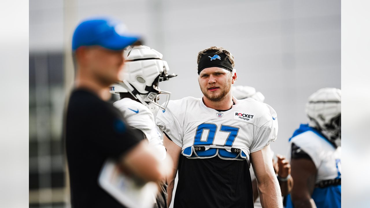 Aidan Hutchinson's smile, Jahmyr Gibbs selfie: See more photos from Lions  training camp 