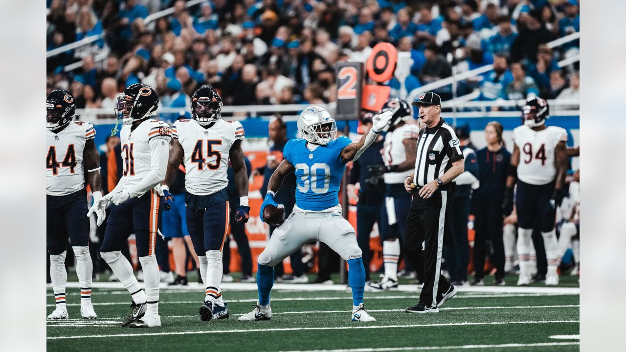 Charlotte, NC, USA. 24th Dec, 2022. Detroit Lions wide receiver Jameson  Williams (9) runs to tight end Shane Zylstra (84) after the touchdown  during the first half of the NFL matchup against