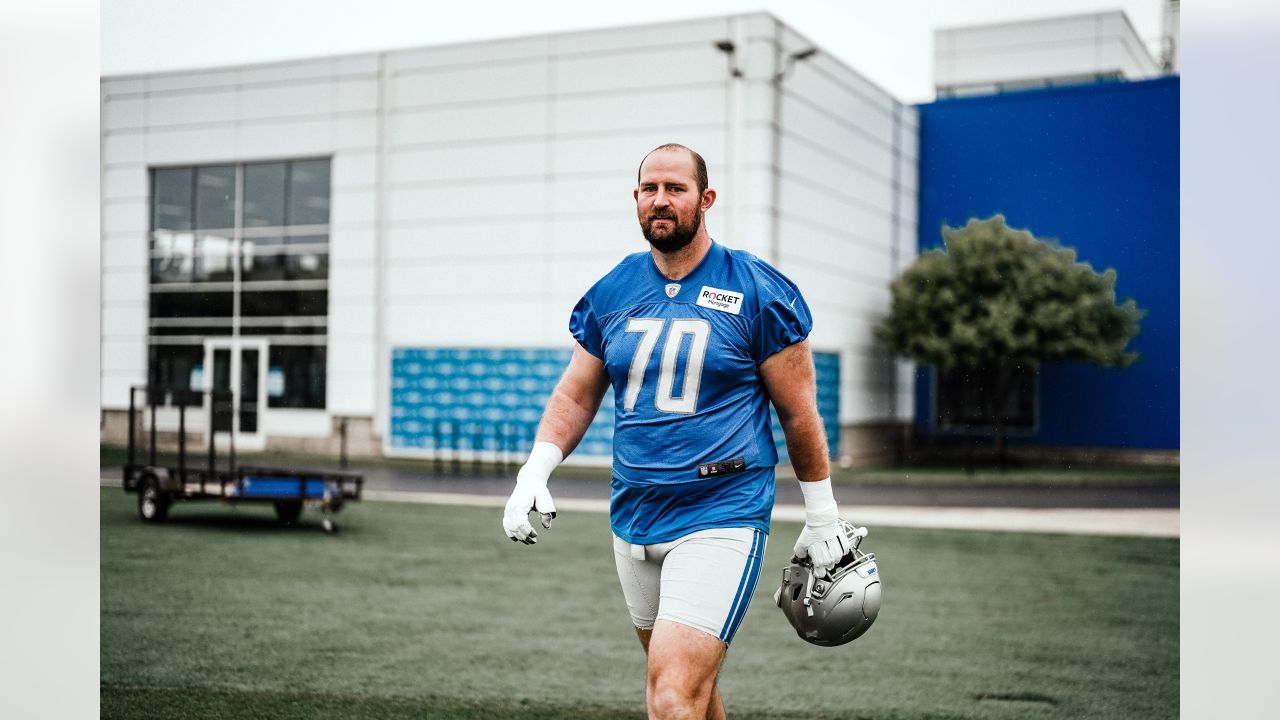 Detroit Lions' Jahlani Tavai carries the ball after making a catch during  NFL football training camp practice in Allen Park, Mich., Friday, Aug. 21,  2020. (Daniel Mears/The Detroit News via AP, Pool