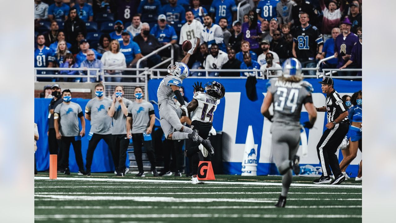 Baltimore Ravens quarterback Lamar Jackson (8) throws against the Detroit  Lions in the first half of an NFL football game in Detroit, Sunday, Sept.  26, 2021. (AP Photo/Duane Burleson Stock Photo - Alamy