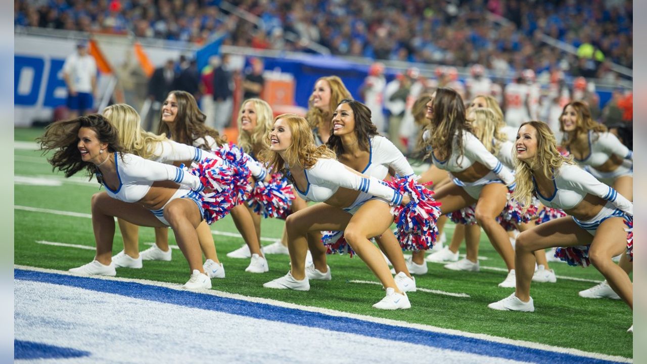 Lions vs. Browns: Cheerleader photos