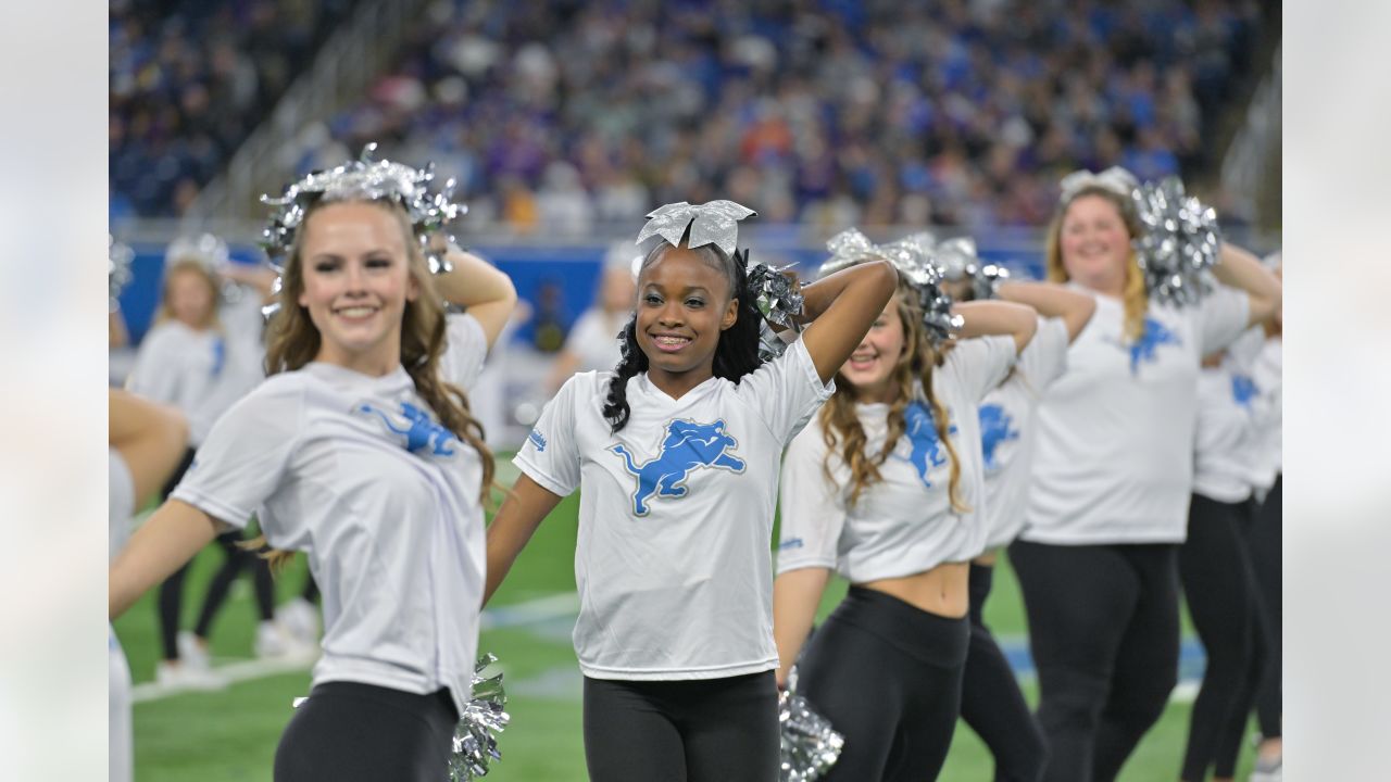 2022 Junior Cheerleaders halftime performance