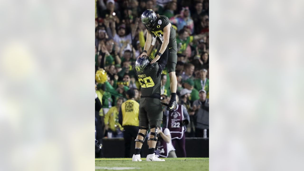 Former Oregon Ducks LT Penei Sewell's moment in the NFL draft