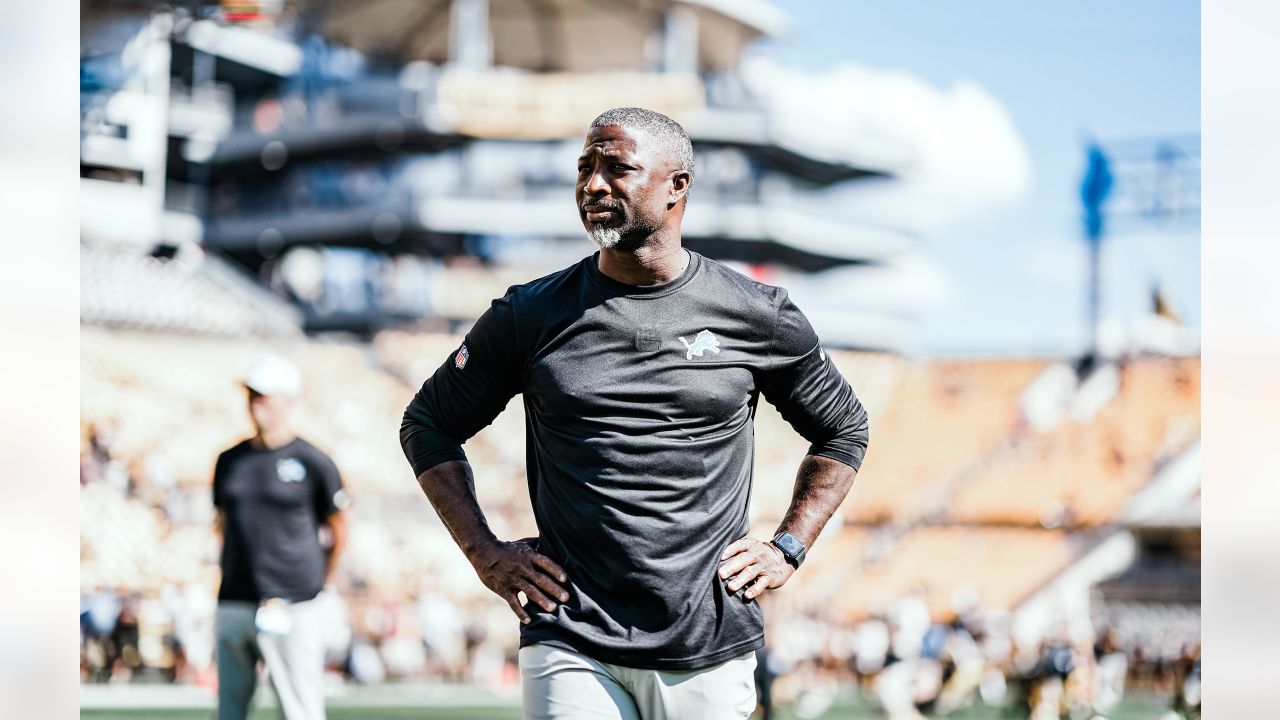 Pittsburgh Steelers defensive end Aaron Smith sits on the sidelines during  the first quarter of a preseason NFL football game against the Detroit Lions  in Pittsburgh, Saturday, Aug. 14, 2010. The Steelers