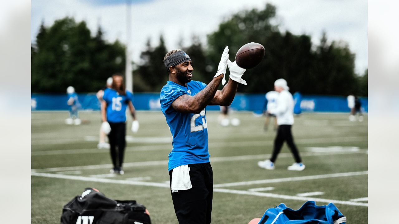 Detroit Lions elevate Dan Skipper, Anthony Pittman from practice