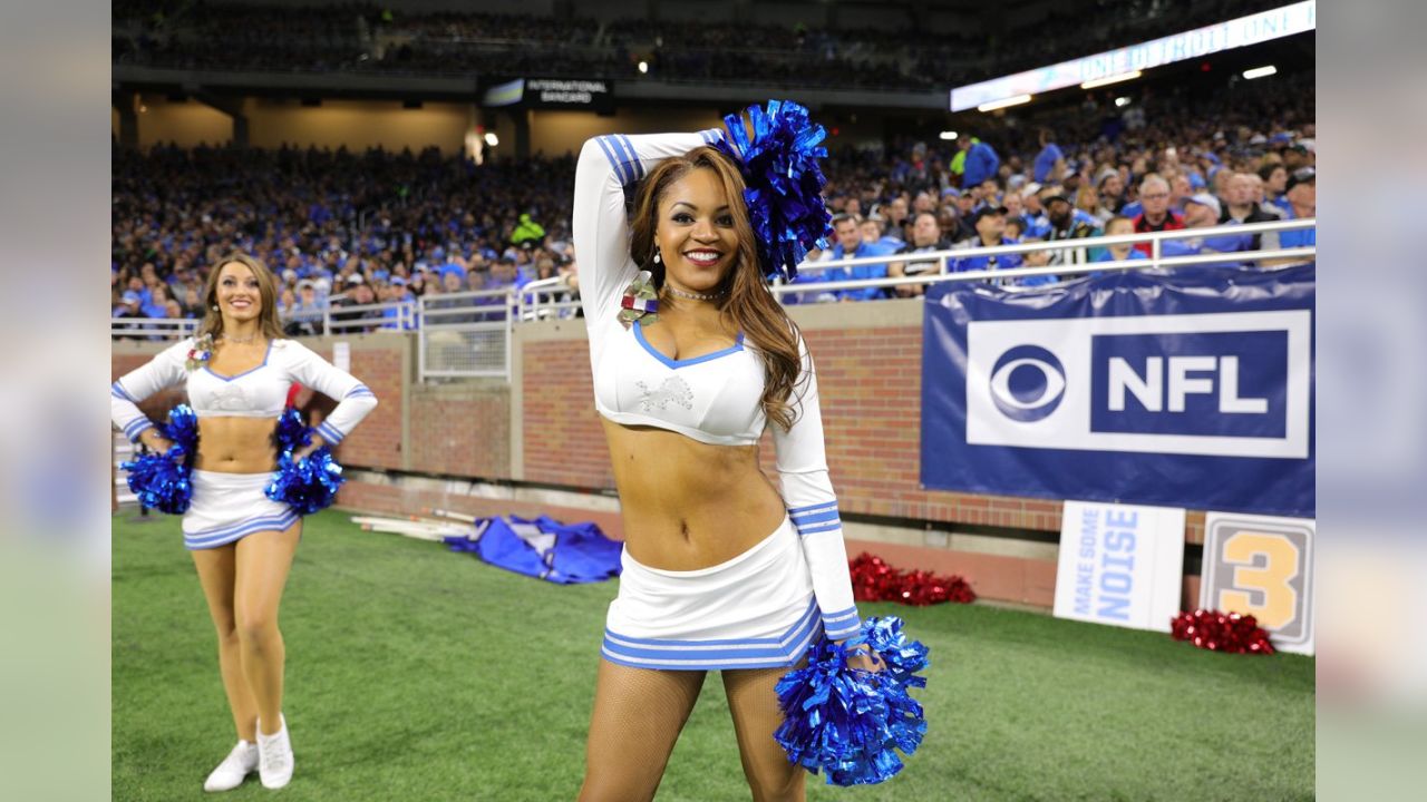 Lions vs. Packers: Cheerleader photos