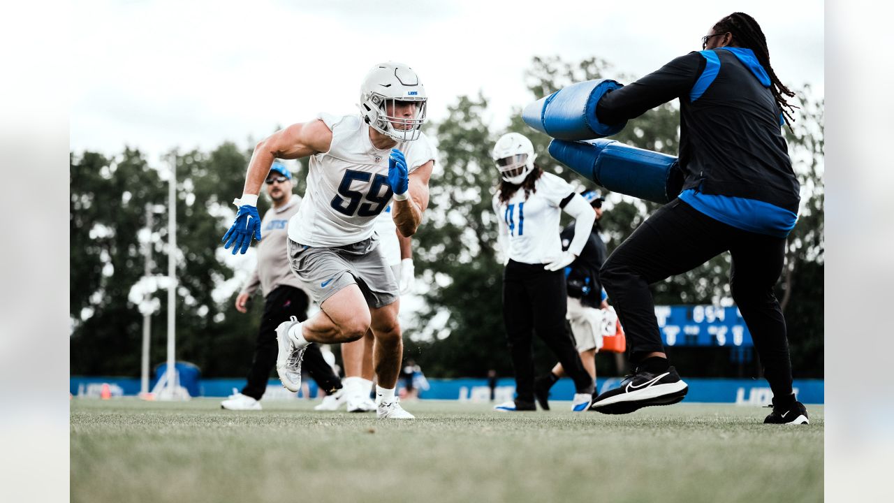 Lions center Frank Ragnow fractured his throat in the first quarter on  Sunday, played the rest of the game anyway, This is the Loop