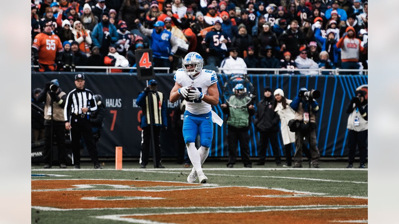 Detroit Lions tight end Brock Wright (89) runs during the first half of an  NFL football