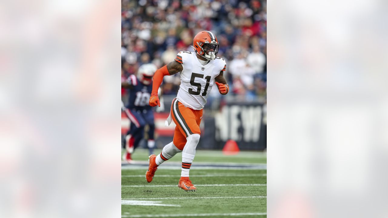 Cleveland Browns wide receiver Rashard Higgins (81) (l) and