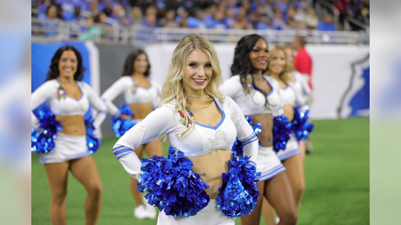 Detroit Lions Cheerleaders-Holly