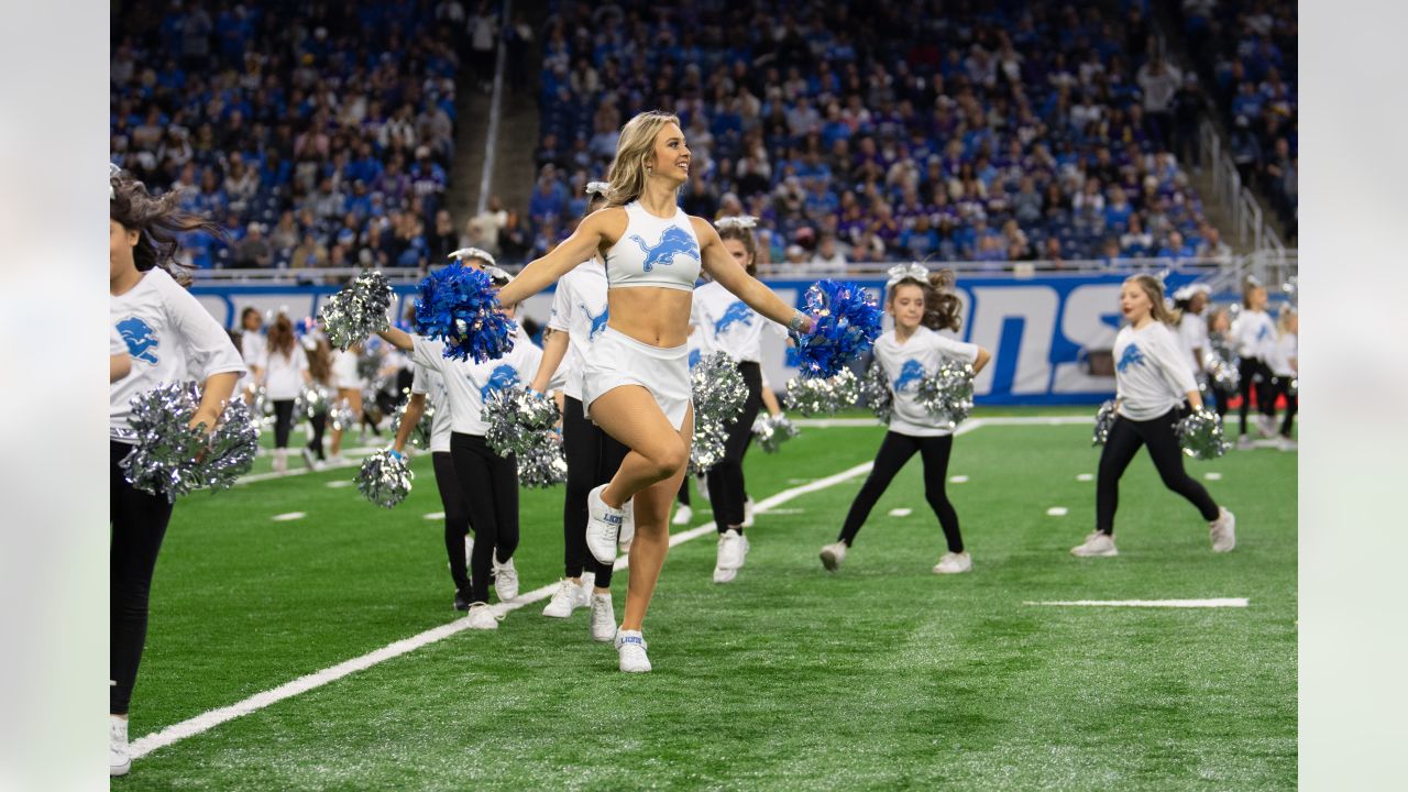 Lions Cheerleaders on X: Today is the FINAL DAY to submit registration for  our Junior Detroit Lions Cheerleaders clinic and halftime performance!  After today, no additional registrations will be accepted. For more