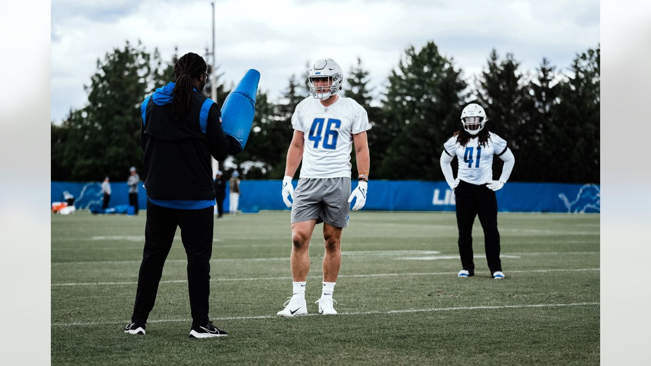 Lions center Frank Ragnow fractured his throat in the first quarter on  Sunday, played the rest of the game anyway, This is the Loop