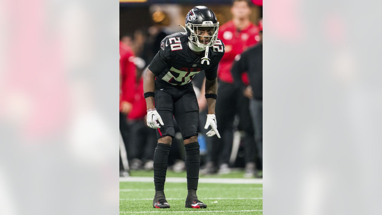 Falcons rookie CB Clark Phillips III carted off with leg injury