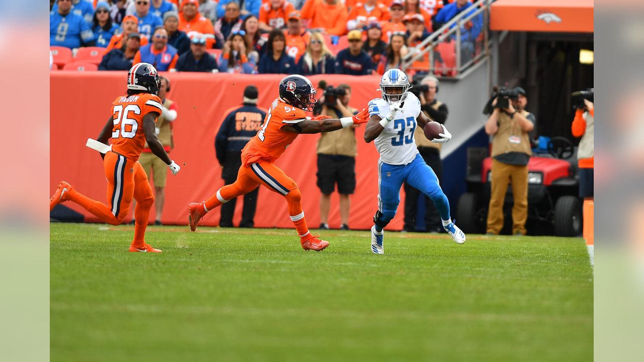 August 17, 2019: Detroit Lions running back Kerryon Johnson (33) prior to  an NFL football pre-season game between the Detroit Lions and the Houston  Texans at NRG Stadium in Houston, TX. ..Trask