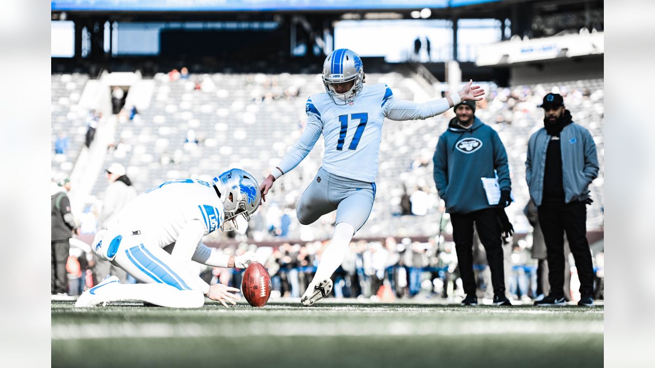 Detroit Lions re-sign K Michael Badgley