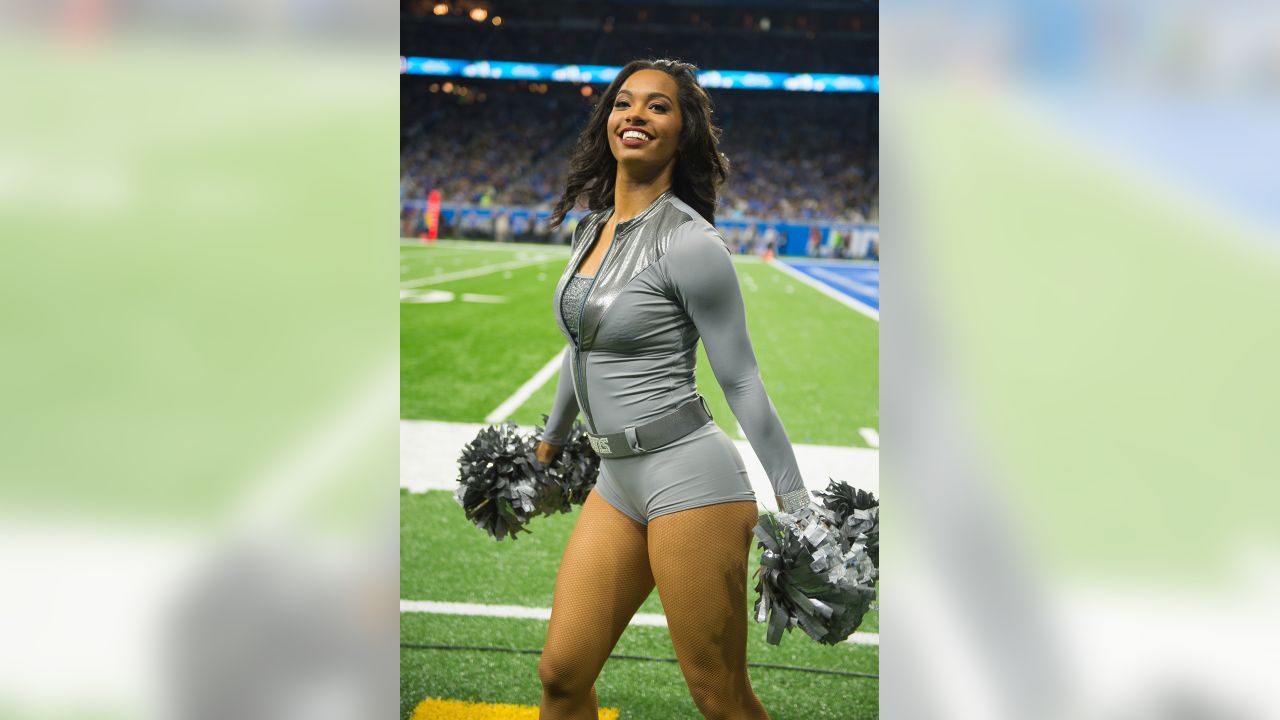 Lions vs. Packers: Cheerleader photos