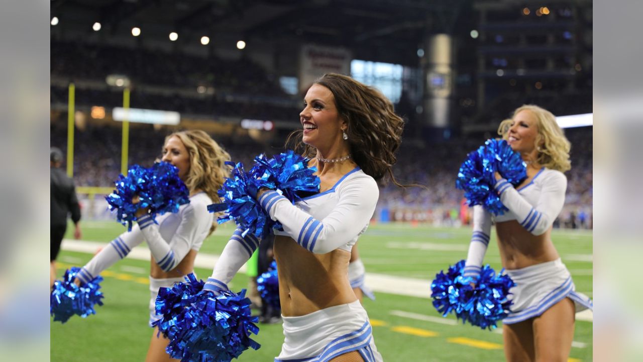 Detroit Lions' Cheerleader Paints the Town Pink to Honor $14,50,00,000  Movie Fever - EssentiallySports