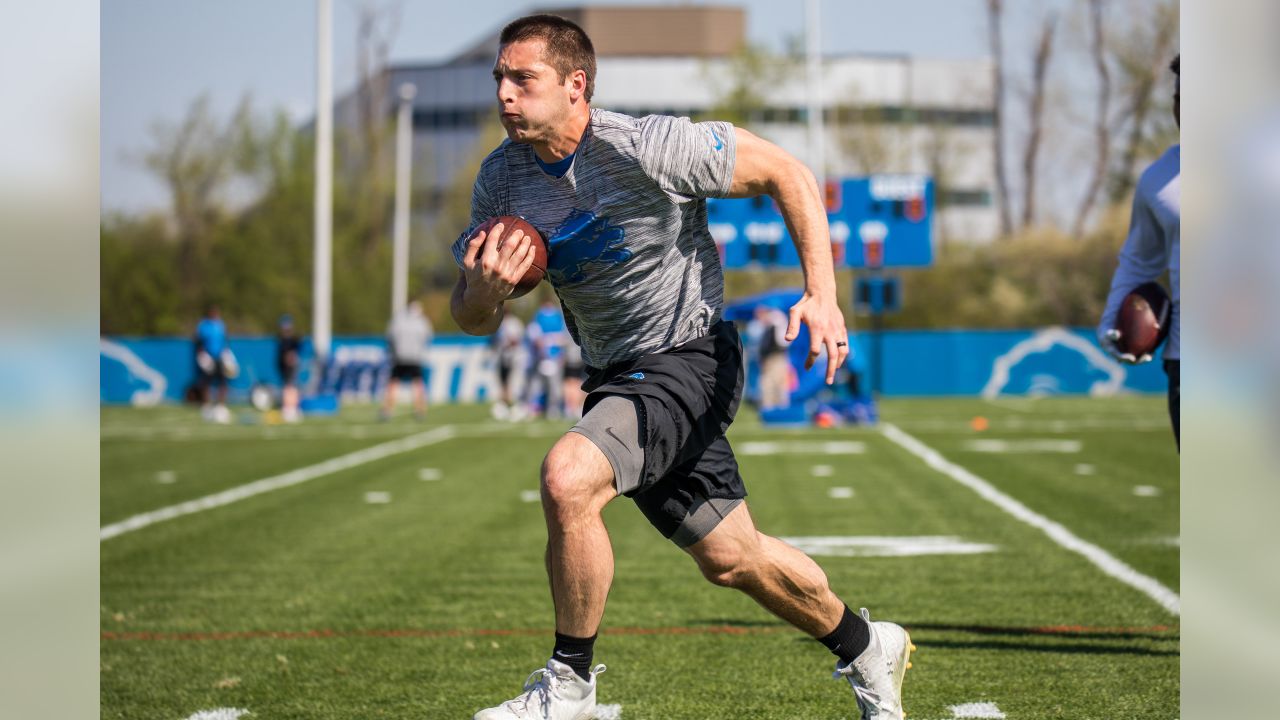 Lions re-sign running Zach Zenner